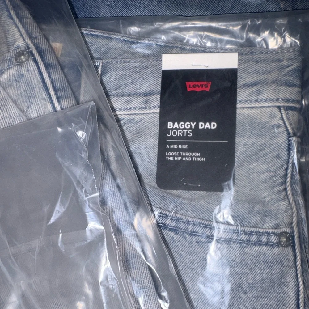 Levi’s Premium Baggy Dad Jorts